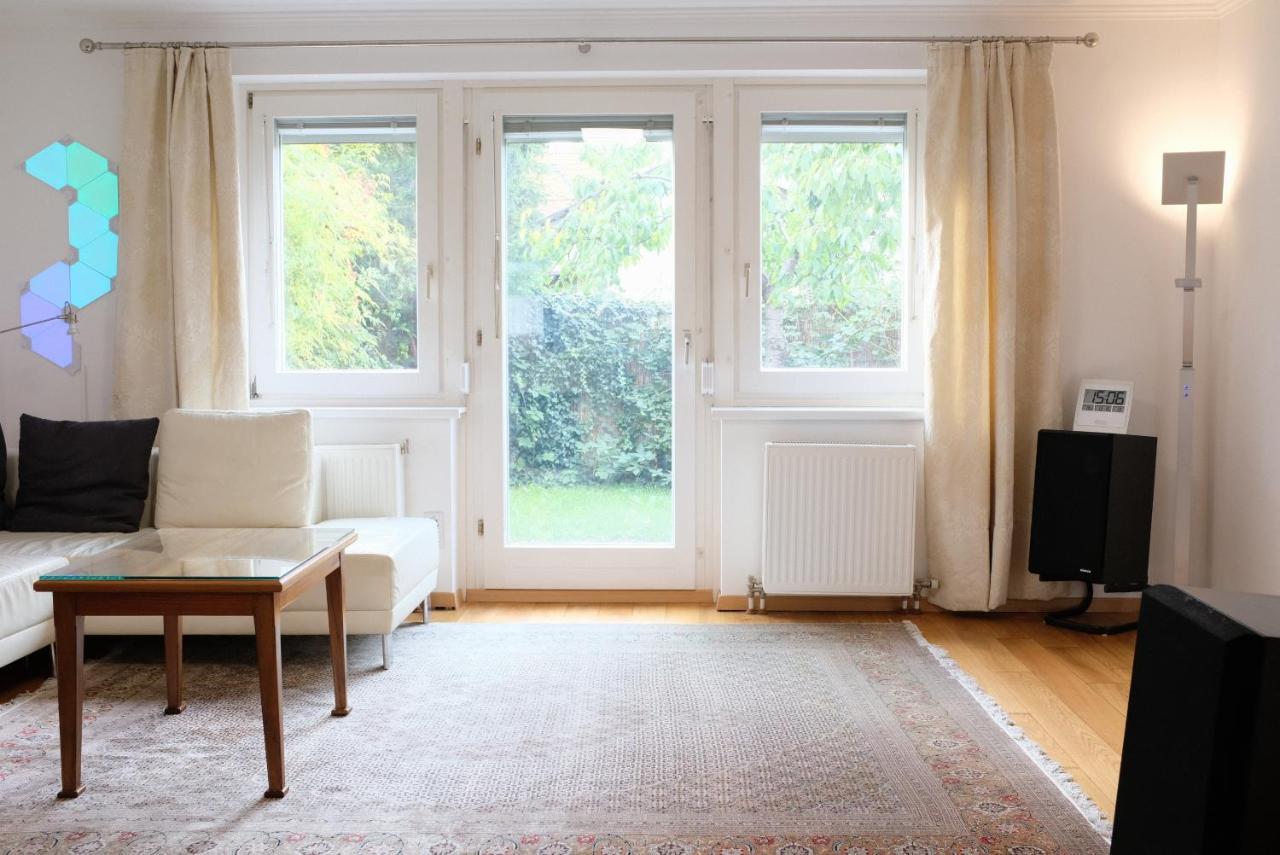 Town House Near Metro & Vienna City Center Bagian luar foto