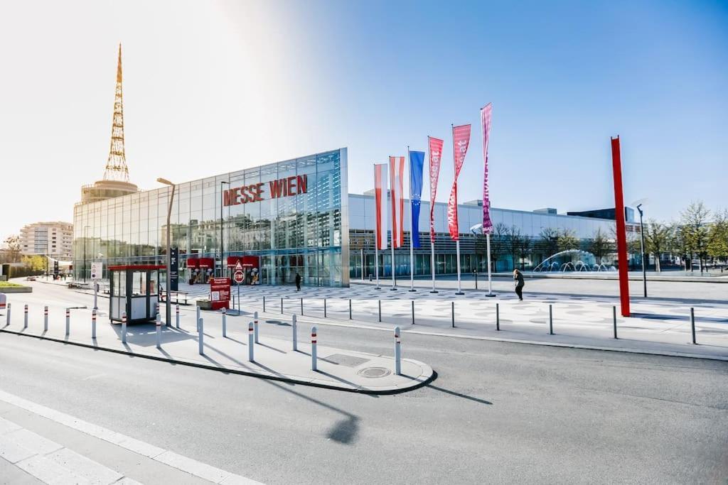 Town House Near Metro & Vienna City Center Bagian luar foto