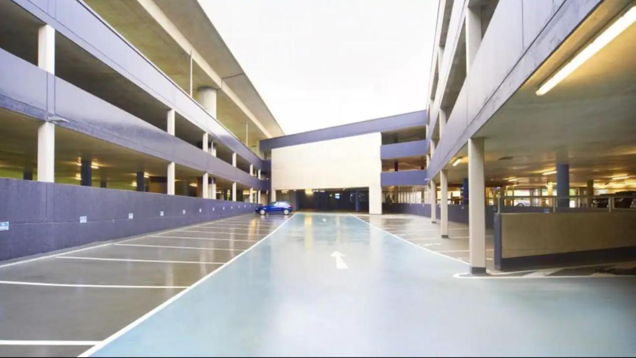 Town House Near Metro & Vienna City Center Bagian luar foto